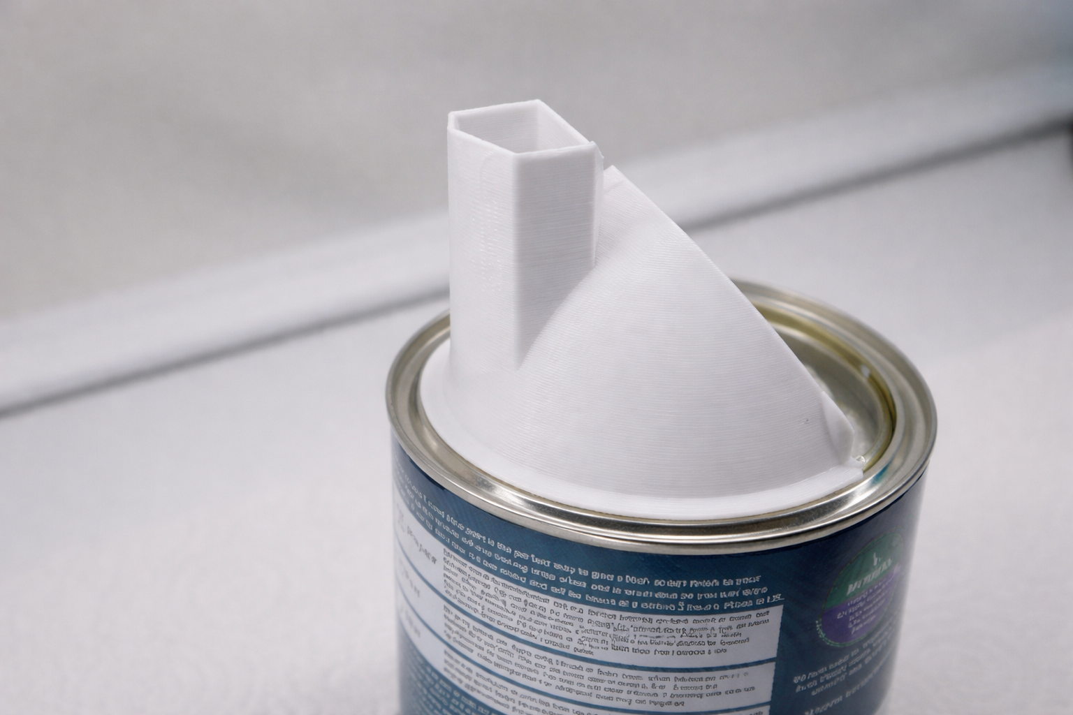 No-Drip Paint Pouring Spout Lid (Fits Metal & Plastic Tins)